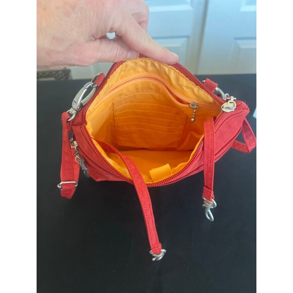 BAGGALLINI CROSSBODY BAG PURSE REMOVABLE STRAPS EXTRA POCKETS RED - Picture 4 of 10